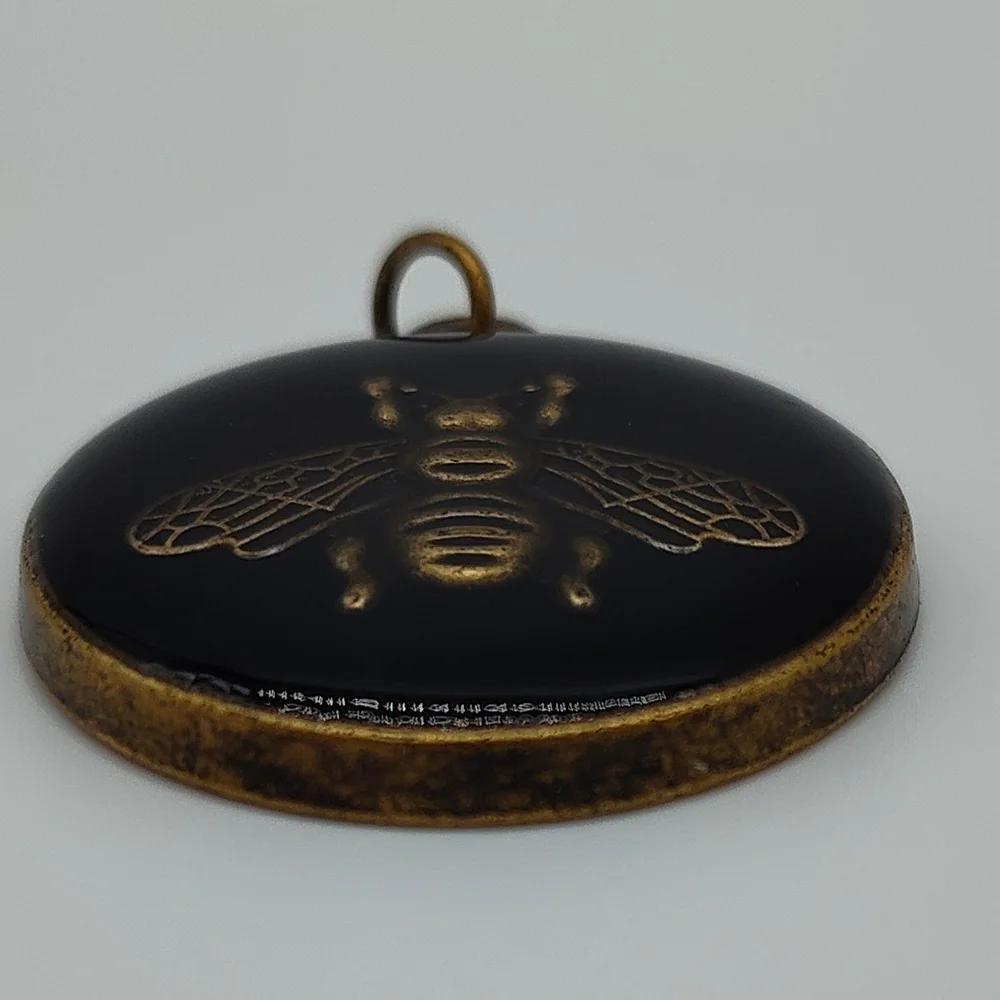 GUCCI Black Enamel Bee Medallion Pendant Gold-Tone Made in Italy Michele Era - Picture 4 of 6